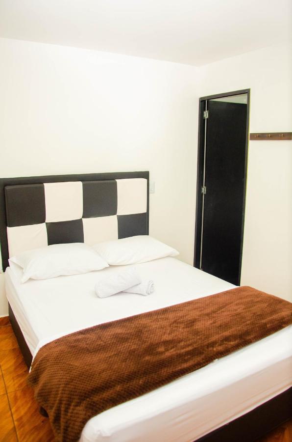 Casa Hotel Los Arboles Bello Bagian luar foto