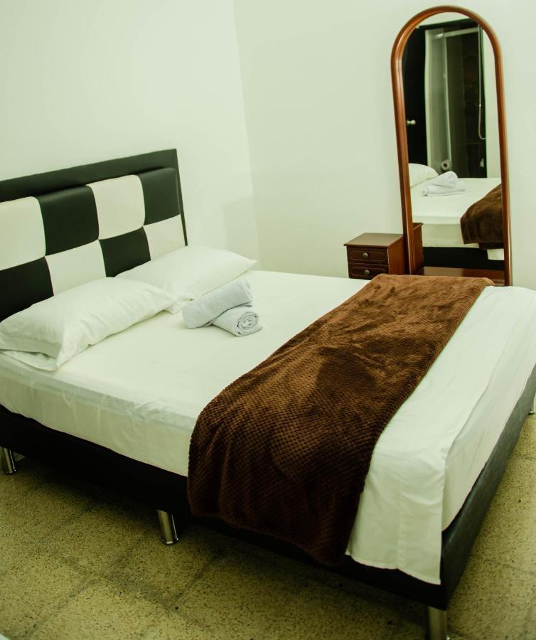 Casa Hotel Los Arboles Bello Bagian luar foto